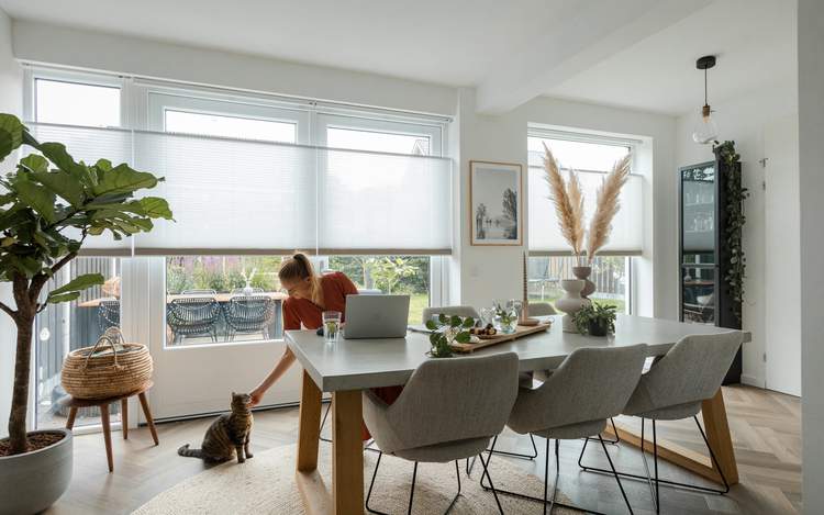 Å jobbe hjemme, og hjemmekontor, blir stadig mer vanlig