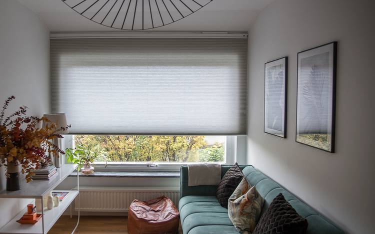 Luxaflex® Duette® i panoramavindu hjemme hos Frida Fahrman