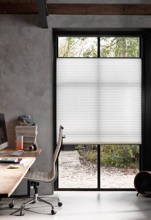Overvei hvilke gardiner du trenger til hjemmekontoret – mengden lys og avskjerming spiller en vesentlig rolle